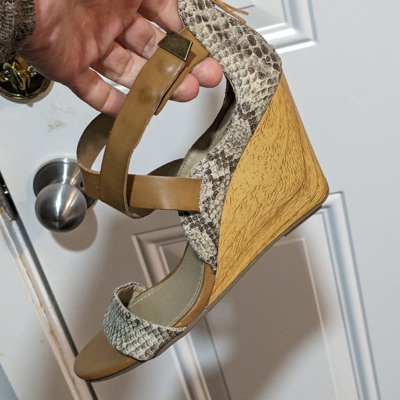 Women's Sandals - Picture 3 of 6